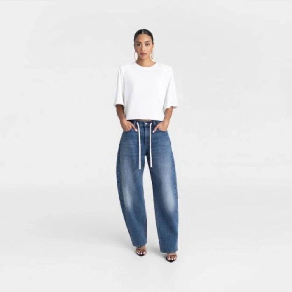 NWT KBB by KAHLANA Women's Mid-Rise Barrel Leg 'The Lynnox Jean' - Dark Wash - 4 - Picture 3 of 9